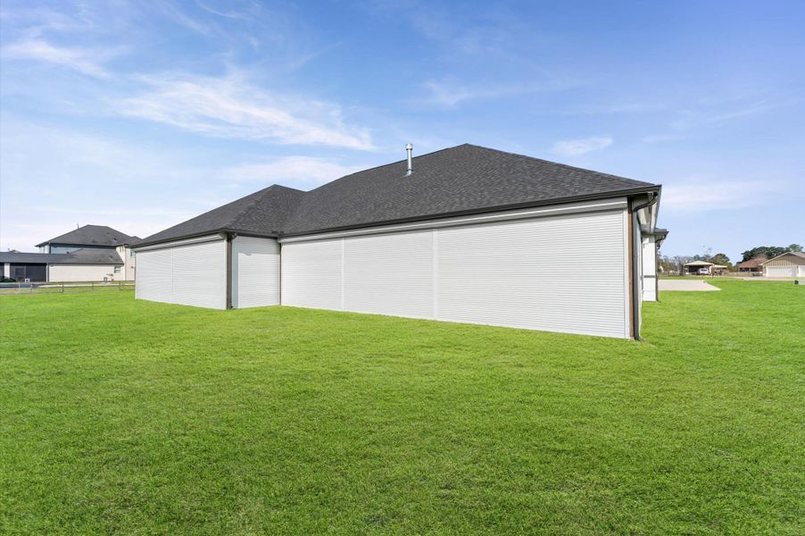 Exterior details and patio area of a home in , Rosharon (Image 30).