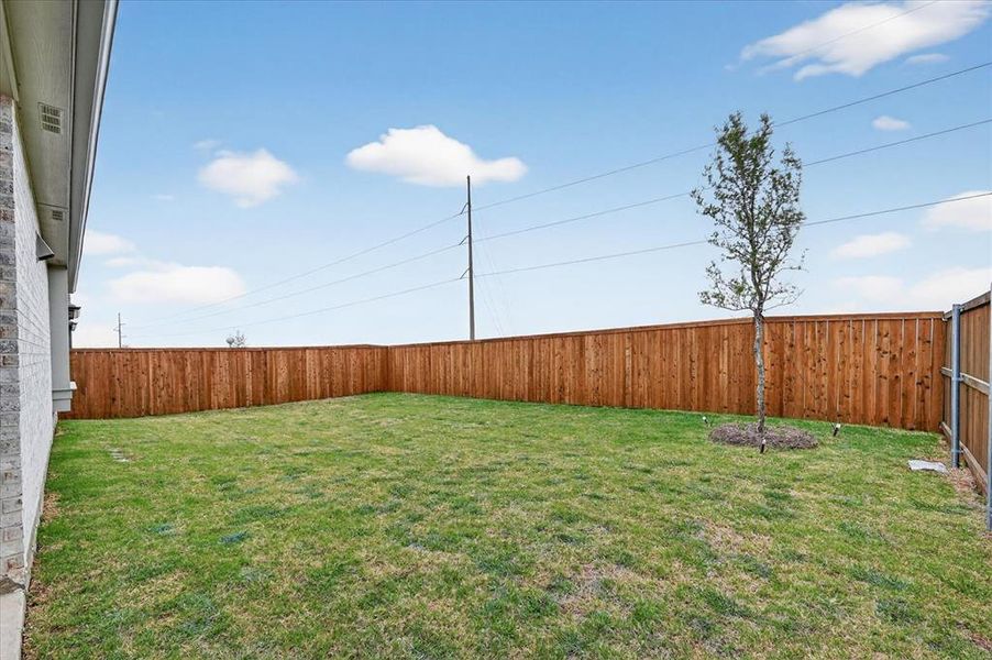 Exterior details and patio area of a home in Heritage Ranch, Sherman (Image 2).