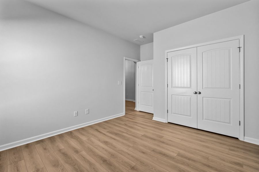 Spacious, unfurnished interior of a new home in Fieldstone, Lexington (Image 34).