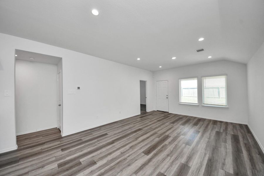 Spacious, unfurnished interior of a new home in Legacy Park, Houston (Image 21).