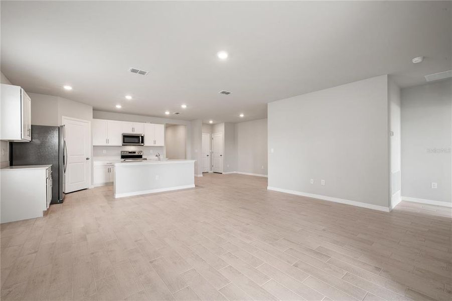 Spacious, unfurnished interior of a new home in Coral Lakes - Tradition & Express, Punta Gorda (Image 21). Spacious, unfurnished interior of a new home in Coral Lakes - Tradition & Express, Punta Gorda (Image 21).