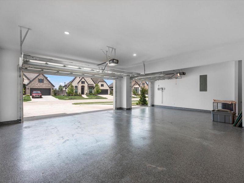 Spacious, unfurnished interior of a new home in Valencia, Manvel (Image 21).