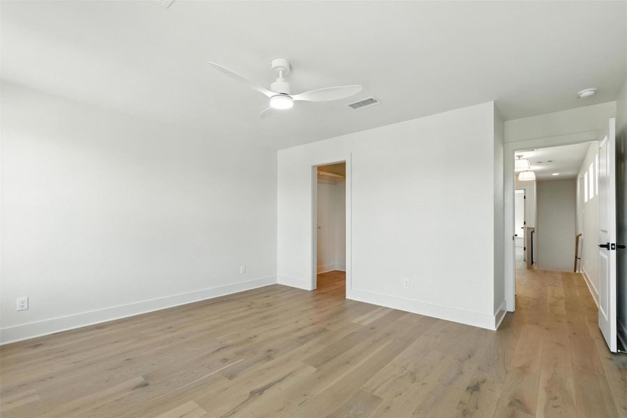 Spacious, unfurnished interior of a new home in , Galveston (Image 14).