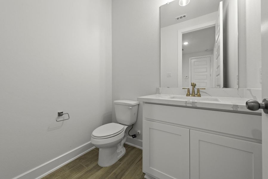 Representative image. Features, selections and colors may vary. Representative image. Features, selections and colors may vary.