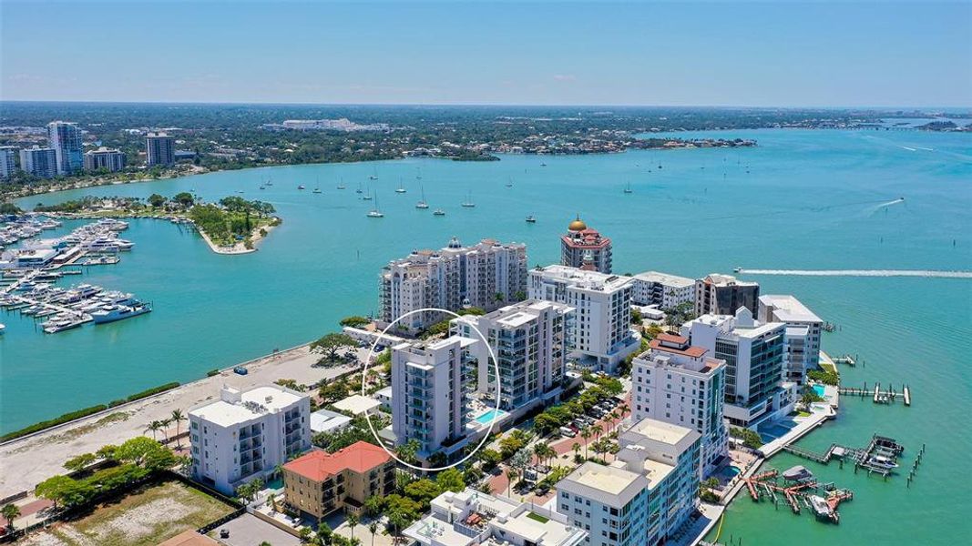 Condo located in Sarasota, FL showcasing its design and architecture (Image 2). Condo located in Sarasota, FL showcasing its design and architecture (Image 2).