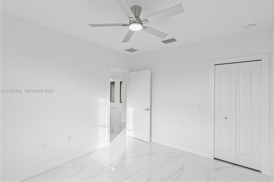 Spacious, unfurnished interior of a new home in , Lehigh Acres (Image 10).