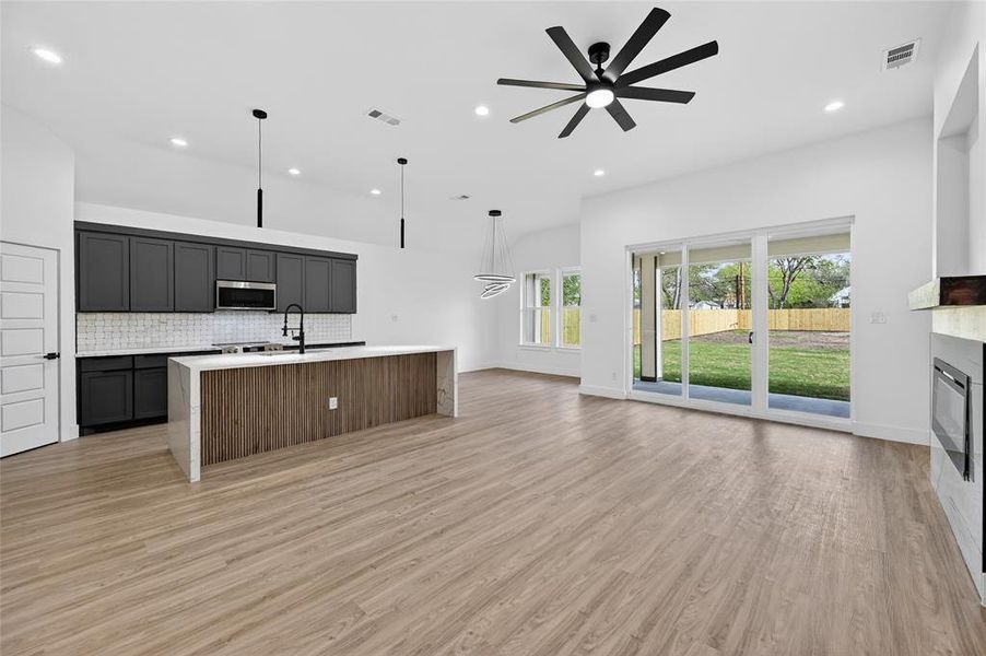 Spacious, unfurnished interior of a new home in , Grand Prairie (Image 23).