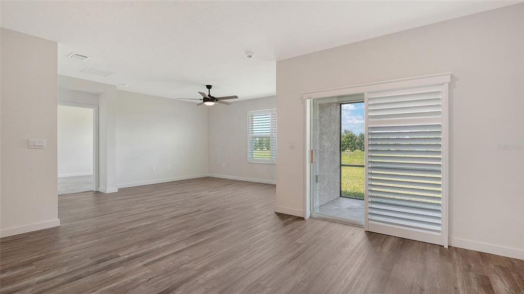 Spacious, unfurnished interior of a new home in Star Farms at Lakewood Ranch, Bradenton (Image 14).