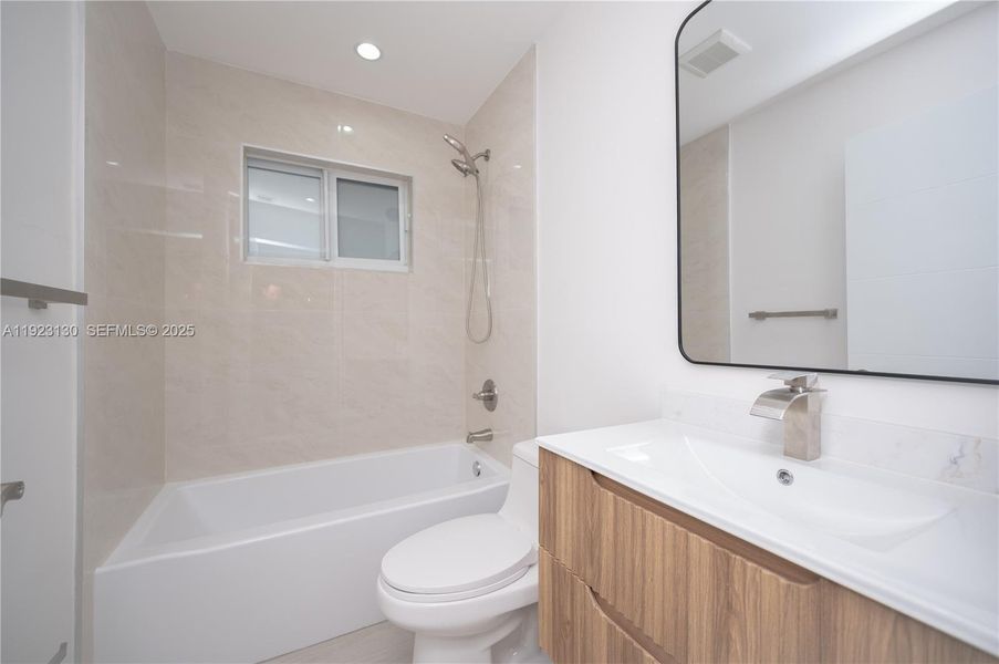 Furnished interior view inside a new home in , Miramar (Image 7).