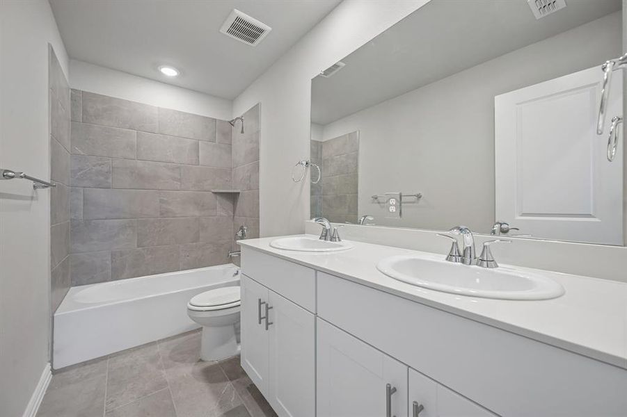 Furnished interior view inside a new home in Lakehaven - Signature Series, Farmersville (Image 15).