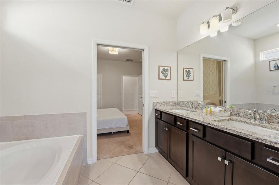 Furnished interior view inside a new home in , Clermont (Image 42).