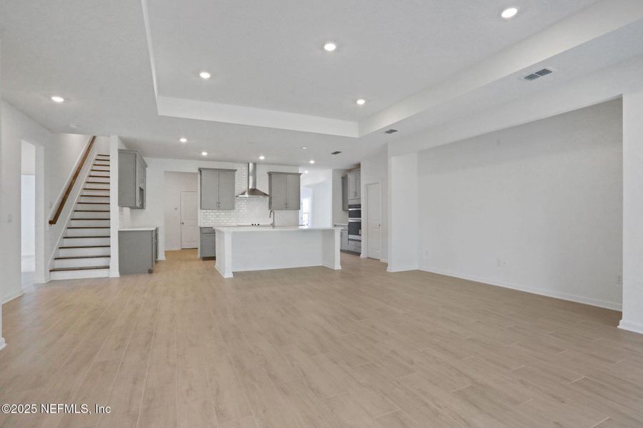 Spacious, unfurnished interior of a new home in , Green Cove Springs (Image 40).