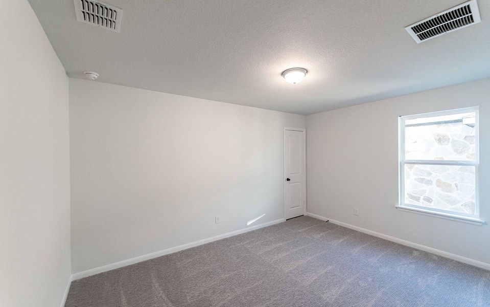 Spacious, unfurnished interior of a new home in Santa Rita Ranch, Georgetown (Image 39).