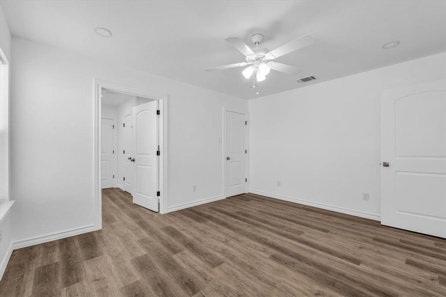 Spacious, unfurnished interior of a new home in , Riesel (Image 11).