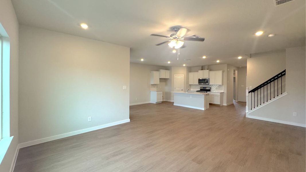 Spacious, unfurnished interior of a new home in London Towne, Corpus Christi (Image 9).