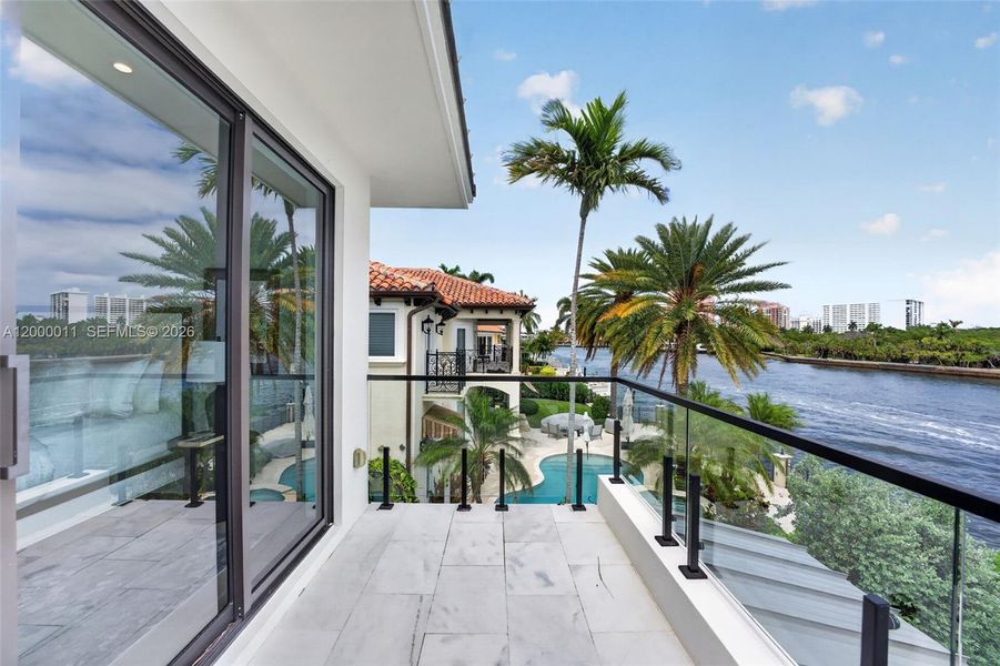 Exterior details and patio area of a home in , Fort Lauderdale (Image 24).