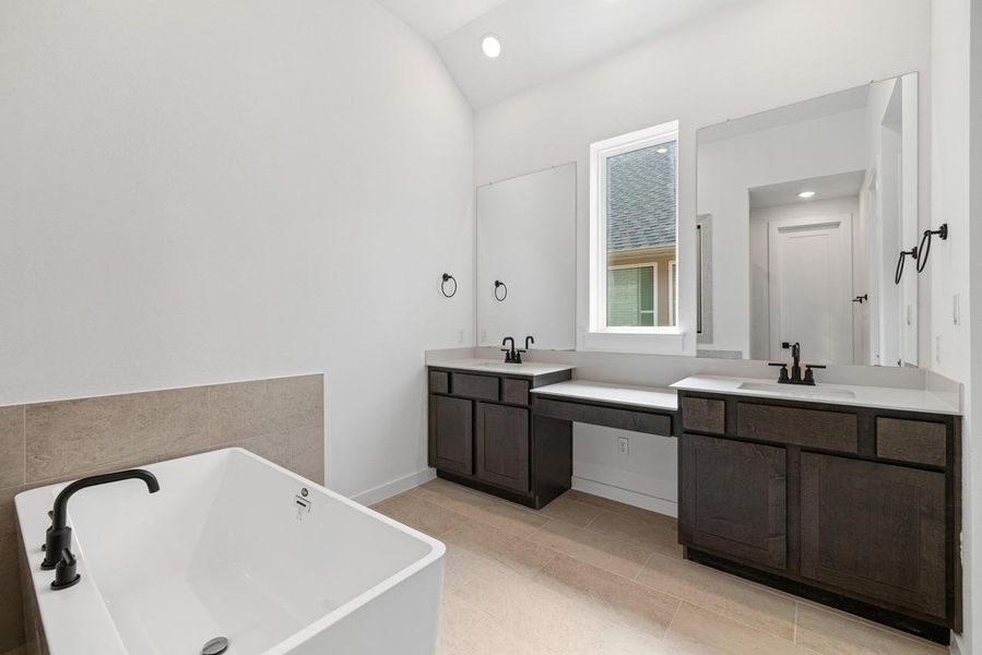 Image 15 of a home in Broken Oak. Image 15 of a home in Broken Oak.