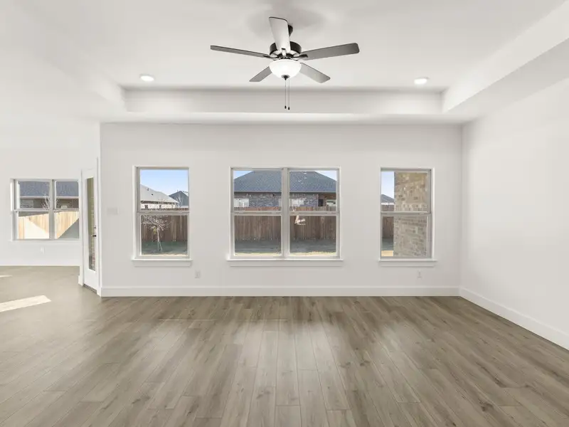 Spacious, unfurnished interior of a new home in Waverly Estates, Nevada (Image 18).