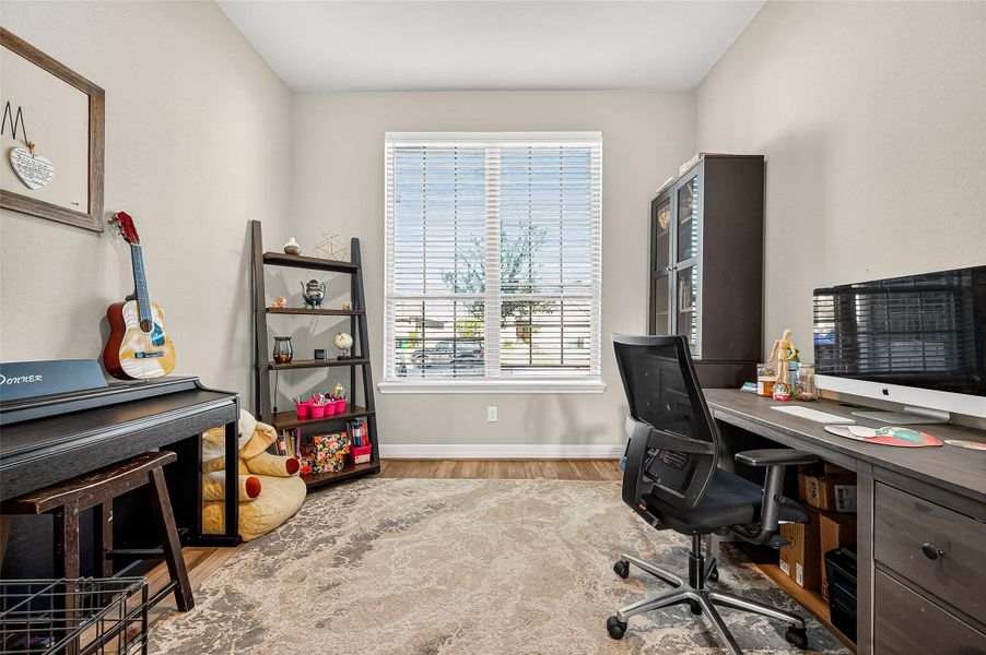 Furnished interior view inside a new home in StoneCreek Estates, Richmond (Image 19). Furnished interior view inside a new home in StoneCreek Estates, Richmond (Image 19).
