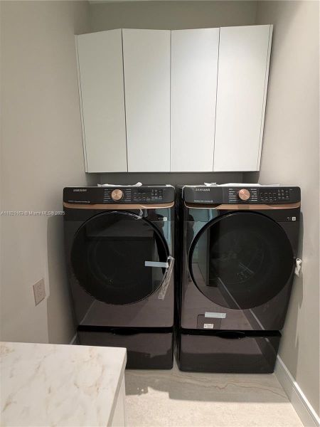 Close-up of interior finishes inside a home in , Hollywood (Image 20).
