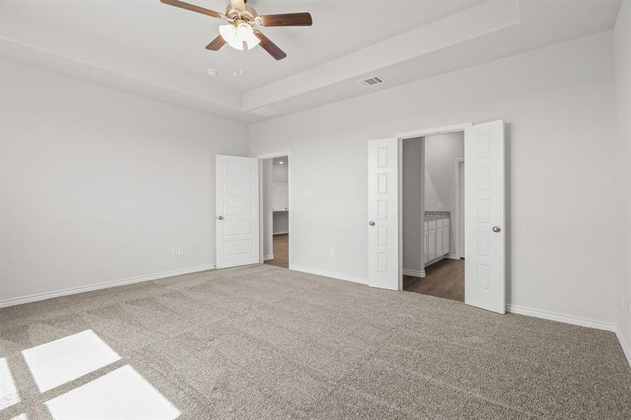 Spacious, unfurnished interior of a new home in Rocky Creek Crossing, Fort Worth (Image 15). Spacious, unfurnished interior of a new home in Rocky Creek Crossing, Fort Worth (Image 15).