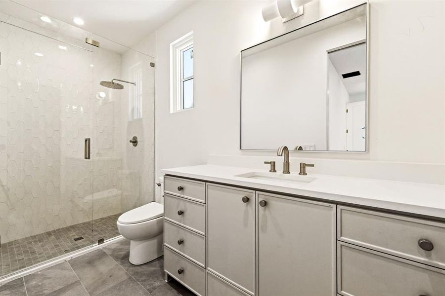 Furnished interior view inside a new home in , Dallas (Image 7).