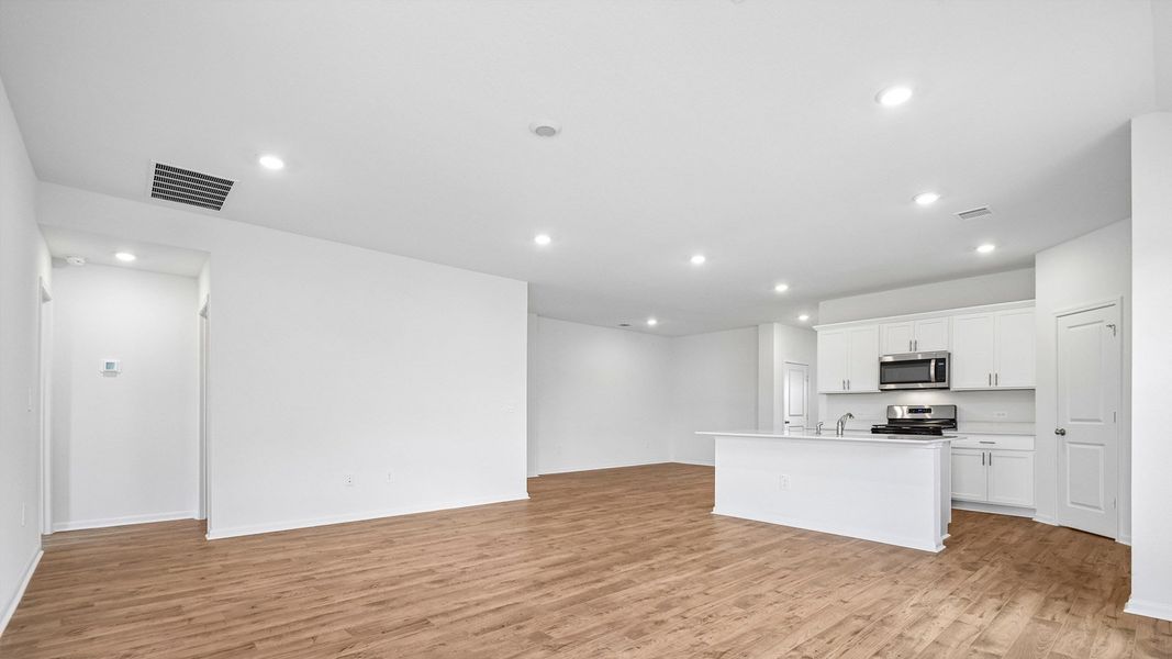 Spacious, unfurnished interior of a new home in Prairie Lakes, Buda (Image 16).