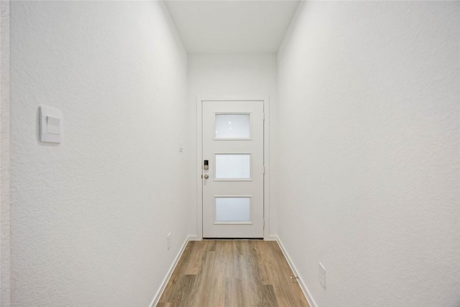 Spacious, unfurnished interior of a new home in Alaia Crossing, Houston (Image 23).