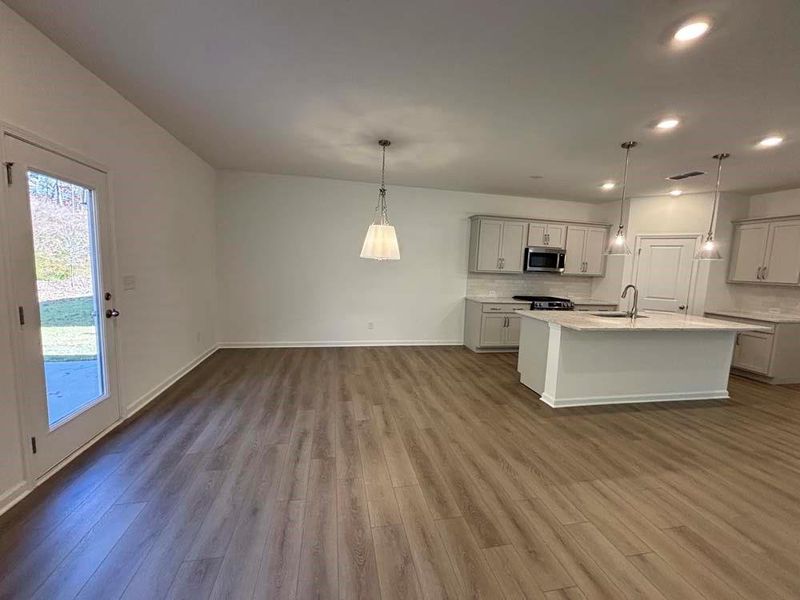 Spacious, unfurnished interior of a new home in Creekside, Dawsonville (Image 34).