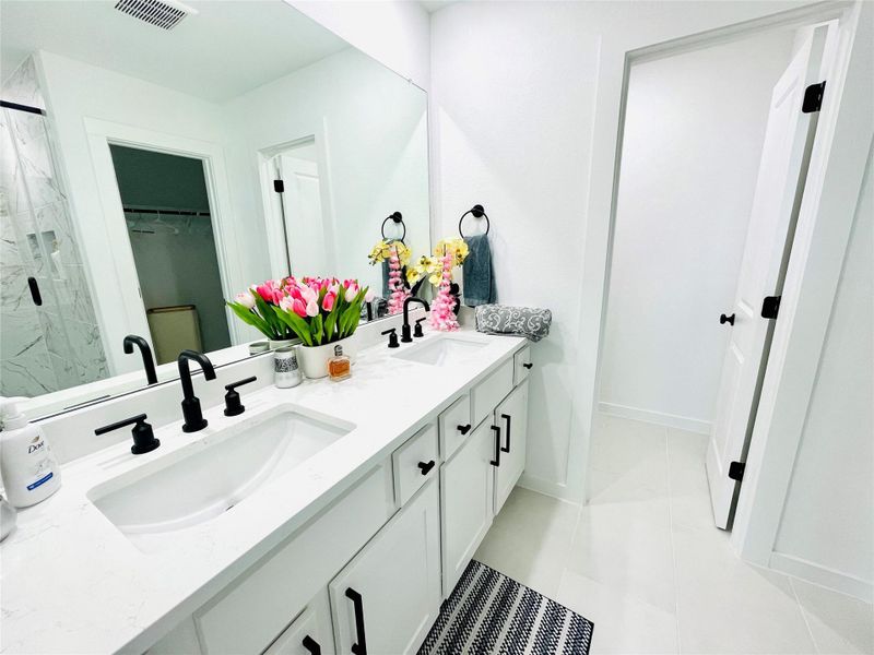 Full Bath (2nd Floor)
