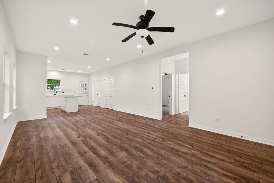 Spacious, unfurnished interior of a new home in , La Marque (Image 12). Spacious, unfurnished interior of a new home in , La Marque (Image 12).
