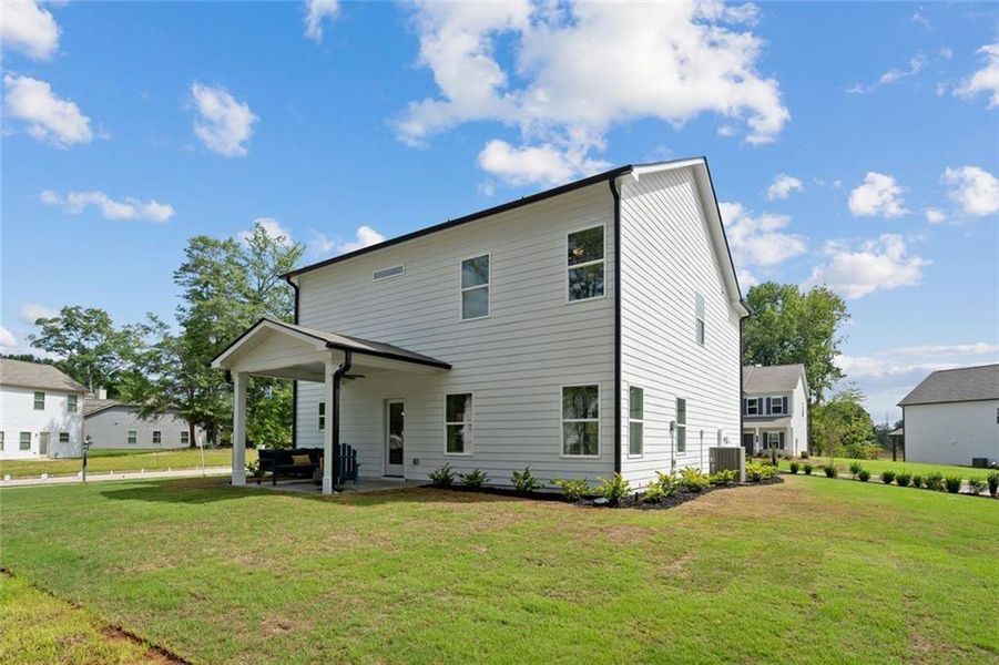 Exterior details and patio area of a home in Hawks View, Ringgold (Image 26).