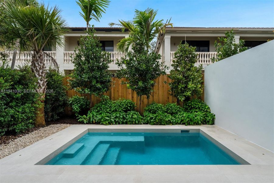 Exterior details and patio area of a home in , Miami (Image 25).