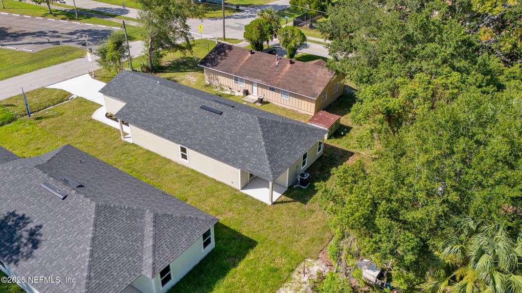 Exterior details and patio area of a home in , Green Cove Springs (Image 31).