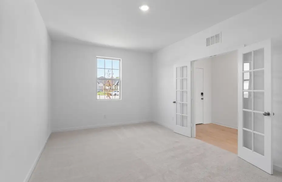 Spacious, unfurnished interior of a new home in County View, Temple (Image 22).