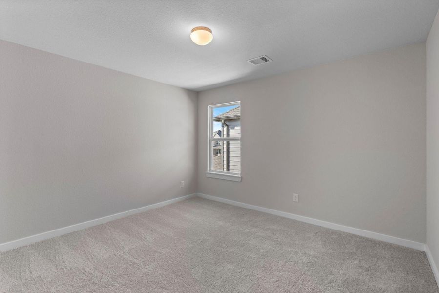 Spacious, unfurnished interior of a new home in Barton Creek Ranch, Conroe (Image 25).