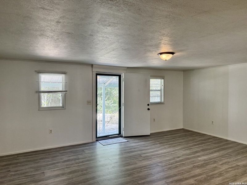 Spacious, unfurnished interior of a new home in , Beeville (Image 9).