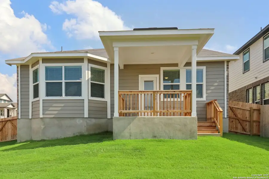 Exterior details and patio area of a home in Thomas Pond, San Antonio (Image 4). Exterior details and patio area of a home in Thomas Pond, San Antonio (Image 4).