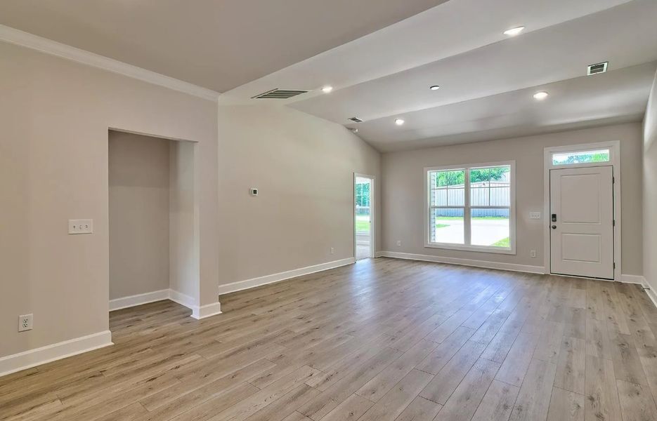 Spacious, unfurnished interior of a new home in Satchel Ford, Columbia (Image 16).