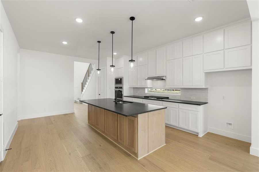 6_07. 752 Wilderness - Kitchen (2)