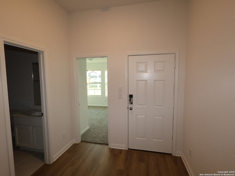 Spacious, unfurnished interior of a new home in Greenspoint Heights, Seguin (Image 32).