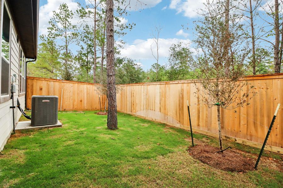 Exterior details and patio area of a home in Kresston, Montgomery (Image 18).