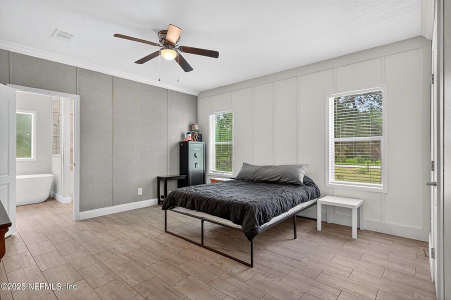 Furnished interior view inside a new home in , Middleburg (Image 19).