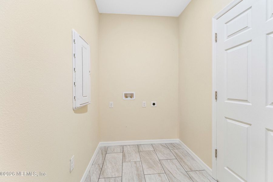 Spacious, unfurnished interior of a new home in , Satsuma (Image 9).