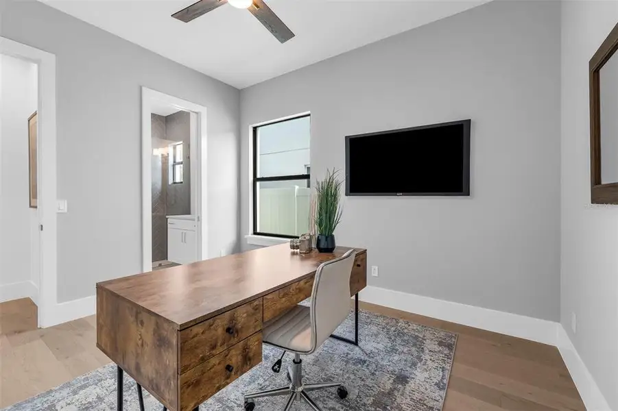 Furnished interior view inside a new home in , Orlando (Image 11).