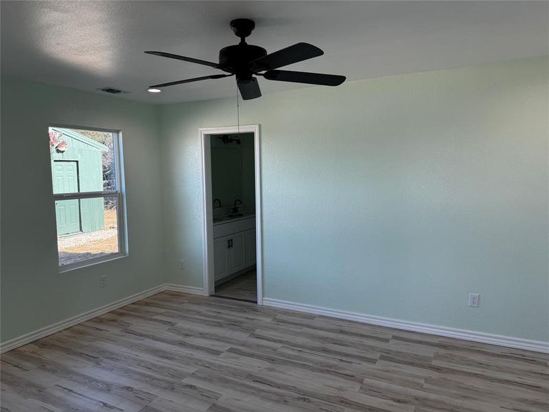 Spacious, unfurnished interior of a new home in , Granbury (Image 23).