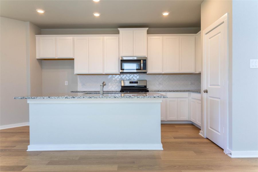 Furnished interior view inside a new home in La Segarra 40', Brookshire (Image 7).