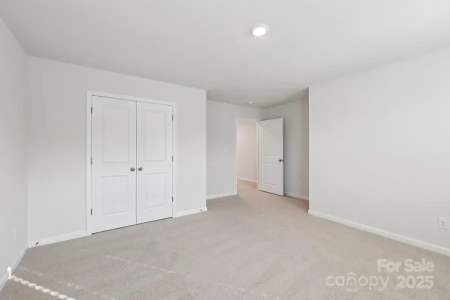 Spacious, unfurnished interior of a new home in Blackstone Bay Townhomes, Sherrills Ford (Image 12).