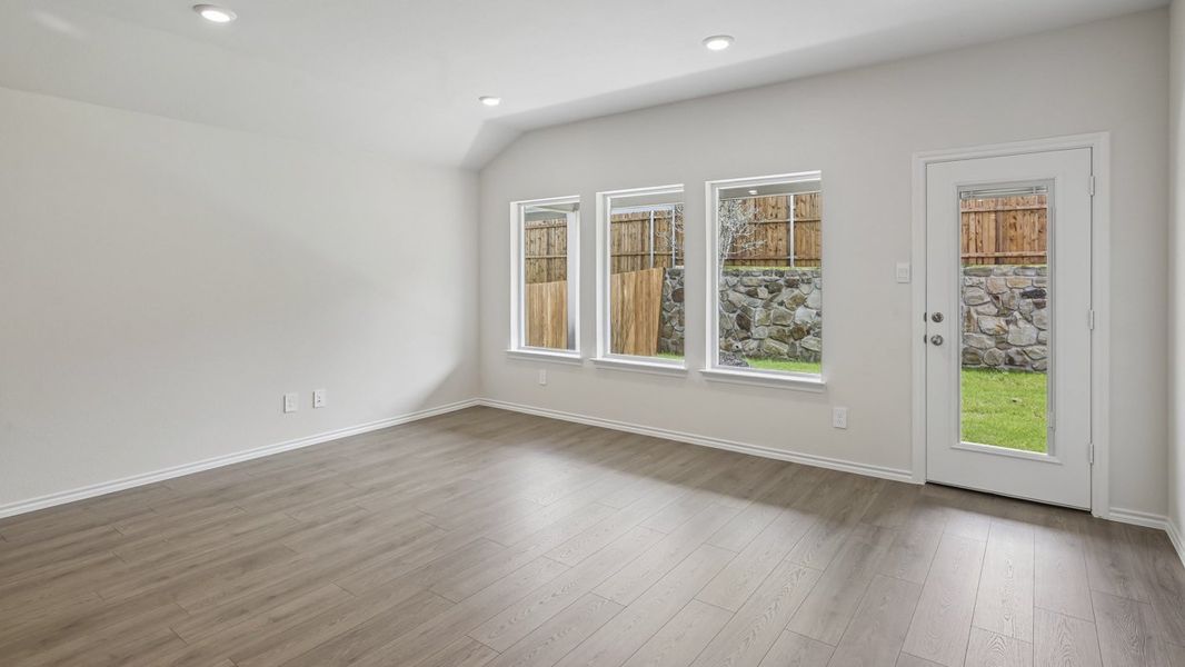 Spacious, unfurnished interior of a new home in Sweetwater Springs, Sherman (Image 5).