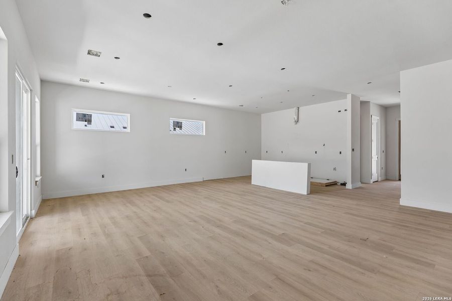 Spacious, unfurnished interior of a new home in , Horseshoe Bay (Image 15).